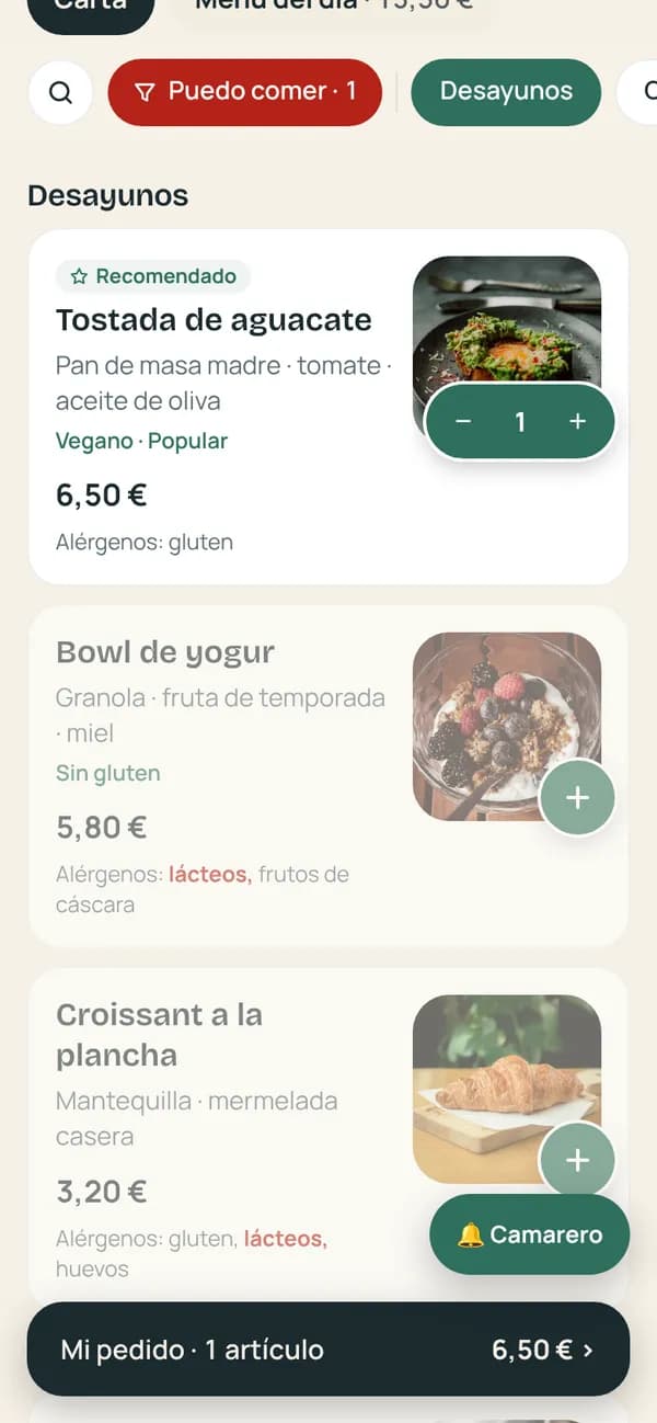 Carta con el filtro de lácteos activo: los platos con lácteos aparecen atenuados y el alérgeno en rojo